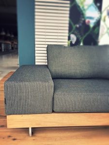 Op maat buitenmeubel | Bijzondere buitenbank | Lounge laten maken | Buitenbank laten maken | JOXAL interieur | voorheen Maurix interieur | Jolanda Maurix | Interieuradvies | Gordijnen | Shutters | Raamdecoratie | Wandbekleding | Verf | Behang | Stylist |