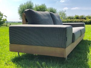 Op maat buitenmeubel | Bijzondere buitenbank | Lounge laten maken | Buitenbank laten maken | JOXAL interieur | voorheen Maurix interieur | Jolanda Maurix | Interieuradvies | Gordijnen | Shutters | Raamdecoratie | Wandbekleding | Verf | Behang | Stylist |