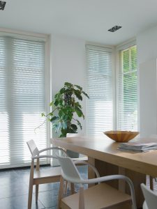 Luxaflex Shine | Houten jaloezieën | Luxaflex raamdecoratie | Luxaflex dealer | JOXAL interieur | voorheen Maurix interieur | Jolanda Maurix | Interieuradvies | Gordijnen | Shutters | Raamdecoratie | Wandbekleding | Verf | Behang | Stylist |