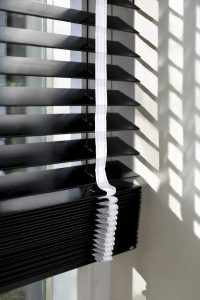 Luxaflex Basic | Houten jaloezieën | Luxaflex raamdecoratie | Luxaflex dealer | JOXAL interieur | voorheen Maurix interieur | Jolanda Maurix | Interieuradvies | Gordijnen | Shutters | Raamdecoratie | Wandbekleding | Verf | Behang | Stylist |
