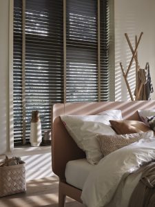 Luxaflex Basic | Houten jaloezieën | Luxaflex raamdecoratie | Luxaflex dealer | JOXAL interieur | voorheen Maurix interieur | Jolanda Maurix | Interieuradvies | Gordijnen | Shutters | Raamdecoratie | Wandbekleding | Verf | Behang | Stylist |