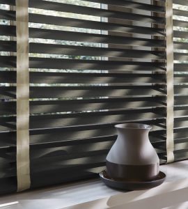 Luxaflex designopties | Houten jaloezieën | Luxaflex raamdecoratie | Luxaflex dealer | JOXAL interieur | voorheen Maurix interieur | Jolanda Maurix | Interieuradvies | Gordijnen | Shutters | Raamdecoratie | Wandbekleding | Verf | Behang | Stylist |