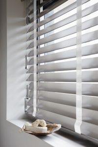 Luxaflex Shine | Houten jaloezieën | Luxaflex raamdecoratie | Luxaflex dealer | JOXAL interieur | voorheen Maurix interieur | Jolanda Maurix | Interieuradvies | Gordijnen | Shutters | Raamdecoratie | Wandbekleding | Verf | Behang | Stylist |