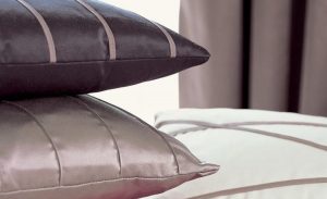 Designer fabrics | Bijzonder behang | Woonadvies | Stijltips | raamdecoratie op maat | Luxaflex | Horizontale jaloezieën | Joxal interieur | Schagen | Maurix interieur | Jolanda Maurix | stijlvol wonen | interieuradvies | Aluminium jaloezieën | Hor op maat | Gordijnen op maat | Stijlvol wonen | Ralph Lauren | Designers Guild | Villa Nova | romo fabrics