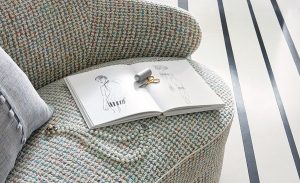 Designer fabrics | Bijzonder behang | Woonadvies | Stijltips | raamdecoratie op maat | Luxaflex | Horizontale jaloezieën | Joxal interieur | Schagen | Maurix interieur | Jolanda Maurix | stijlvol wonen | interieuradvies | Aluminium jaloezieën | Hor op maat | Gordijnen op maat | Stijlvol wonen | Ralph Lauren | Designers Guild | Villa Nova | romo fabrics