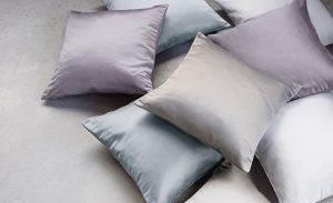 Designer fabrics | Bijzonder behang | Woonadvies | Stijltips | raamdecoratie op maat | Luxaflex | Horizontale jaloezieën | Joxal interieur | Schagen | Maurix interieur | Jolanda Maurix | stijlvol wonen | interieuradvies | Aluminium jaloezieën | Hor op maat | Gordijnen op maat | Stijlvol wonen | Ralph Lauren | Designers Guild | Villa Nova | romo fabrics
