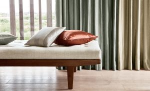 Designer fabrics | Bijzonder behang | Woonadvies | Stijltips | raamdecoratie op maat | Luxaflex | Horizontale jaloezieën | Joxal interieur | Schagen | Maurix interieur | Jolanda Maurix | stijlvol wonen | interieuradvies | Aluminium jaloezieën | Hor op maat | Gordijnen op maat | Stijlvol wonen | Ralph Lauren | Designers Guild | Villa Nova | romo fabrics