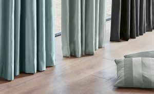Designer fabrics | Bijzonder behang | Woonadvies | Stijltips | raamdecoratie op maat | Luxaflex | Horizontale jaloezieën | Joxal interieur | Schagen | Maurix interieur | Jolanda Maurix | stijlvol wonen | interieuradvies | Aluminium jaloezieën | Hor op maat | Gordijnen op maat | Stijlvol wonen | Ralph Lauren | Designers Guild | Villa Nova | romo fabrics