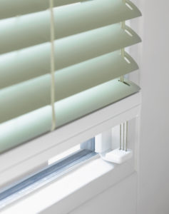 Woonadvies | Stijltips | raamdecoratie op maat | Luxaflex | Horizontale jaloezieën | Joxal interieur | Schagen | Maurix interieur | Jolanda Maurix | stijlvol wonen | interieuradvies | Aluminium jaloezieën